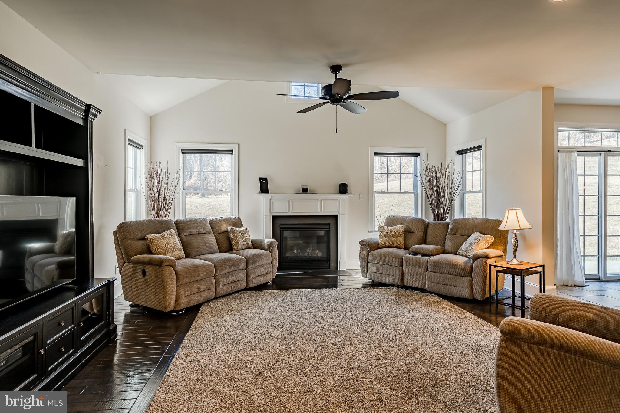 229 Valley Road Media, PA 19063 - Photo 8 of 54 Warm and welcoming