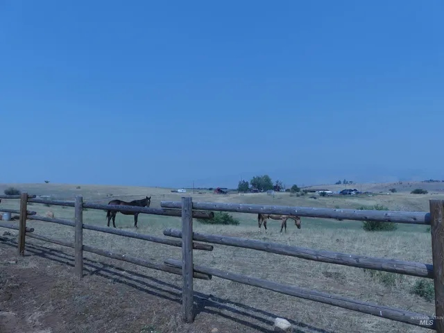 $650,000 | 2193 Apple Lane, Mesa, ID 83643