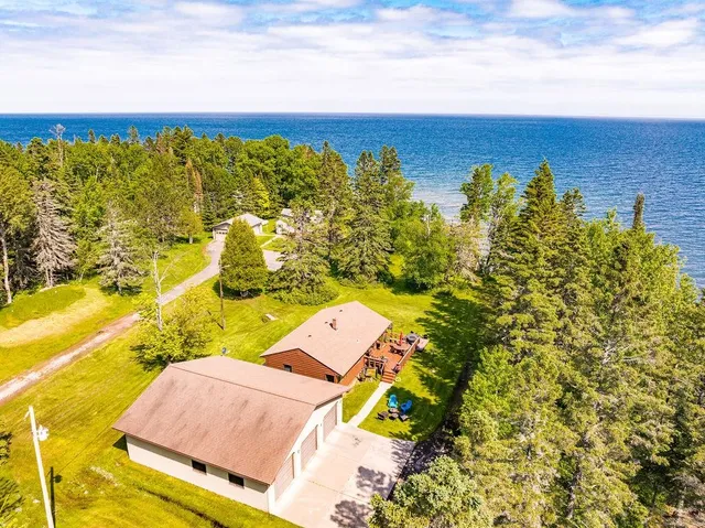 $899,000 | 1690 Highway 61, Two Harbors, MN 55616