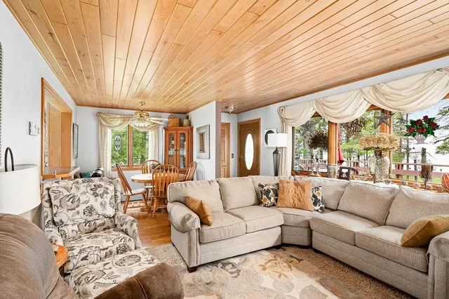 $899,000 | 1690 Highway 61, Two Harbors, MN 55616