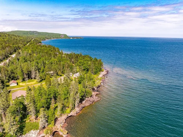 $899,000 | 1690 Highway 61, Two Harbors, MN 55616