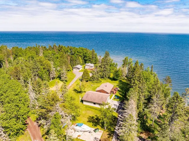 $899,000 | 1690 Highway 61, Two Harbors, MN 55616