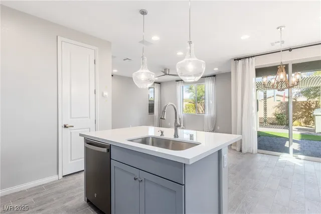 $2,600 | 10016 Silver Comet Court, Las Vegas, NV 89178