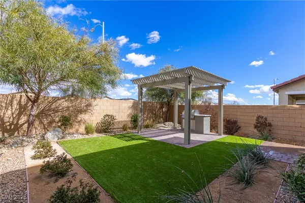 $2,600 | 10016 Silver Comet Court, Las Vegas, NV 89178