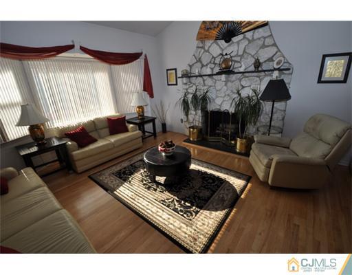 38 Bartman Road East Brunswick, NJ 08816 - Photo 4 of 20 Gallery Image 4