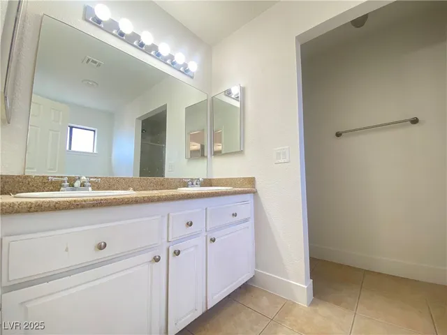$2,700 | 6995 O'Bannon Drive, Las Vegas, NV 89146