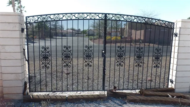 $2,700 | 6995 O'Bannon Drive, Las Vegas, NV 89146