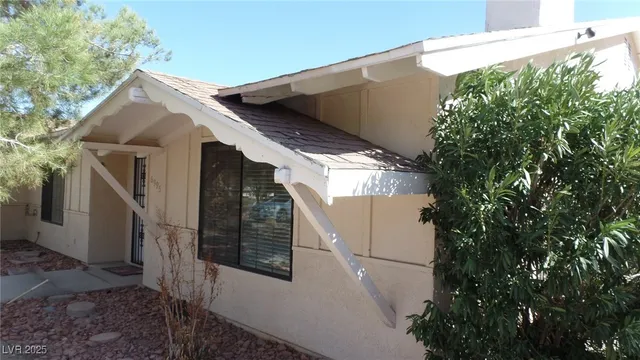 $2,700 | 6995 O'Bannon Drive, Las Vegas, NV 89146