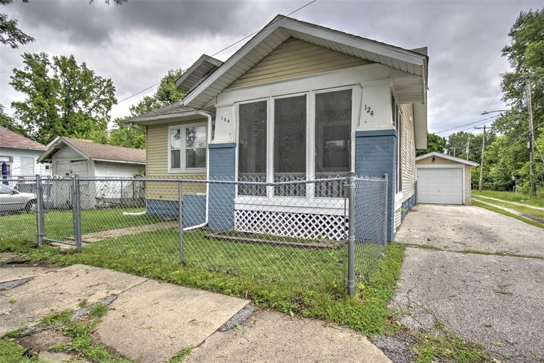 124 South 20th Street Decatur, IL 62521 - Photo 1 of 28