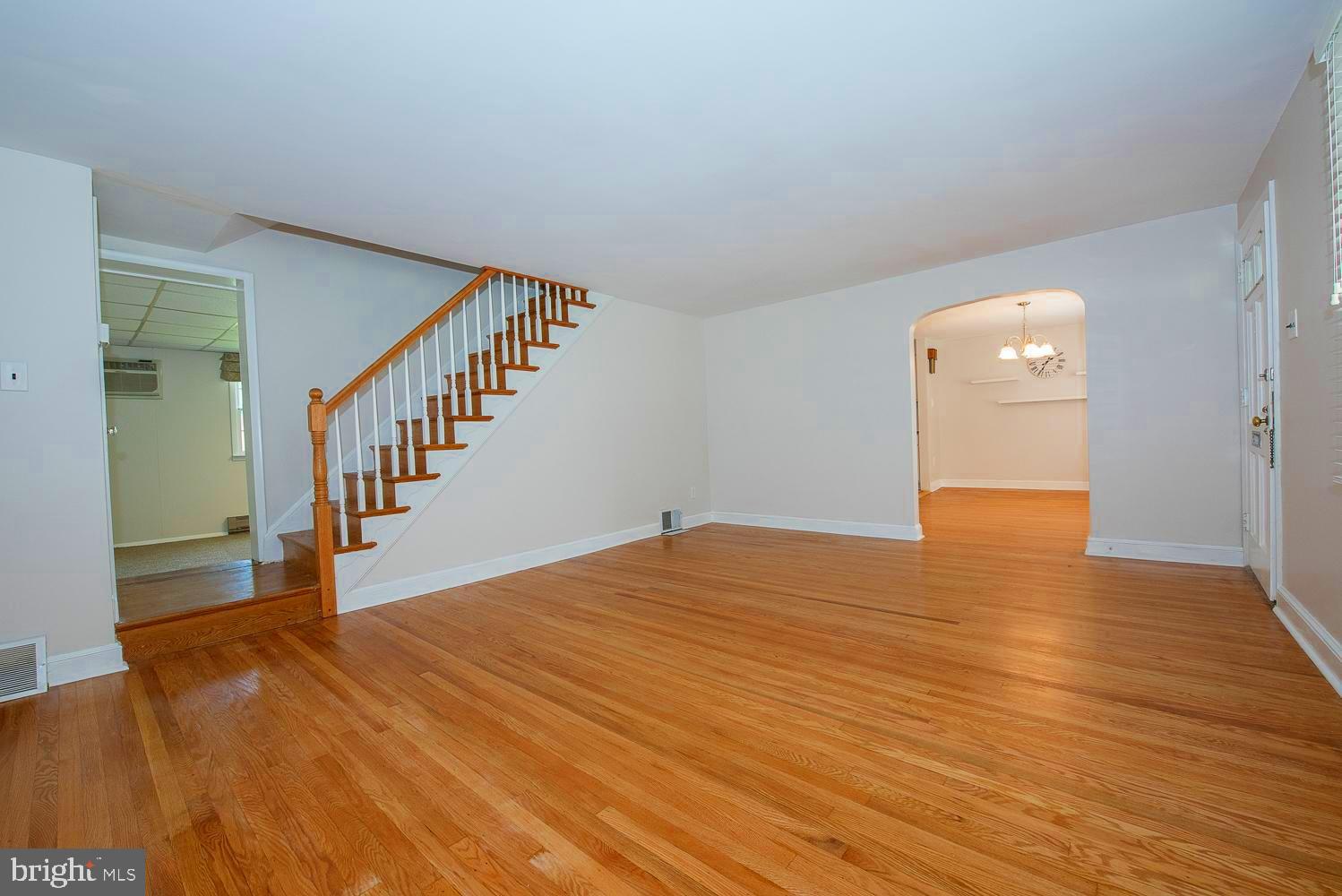 208 Pine Ridge Road Havertown, PA 19083 - Photo 5 of 43 Living Room