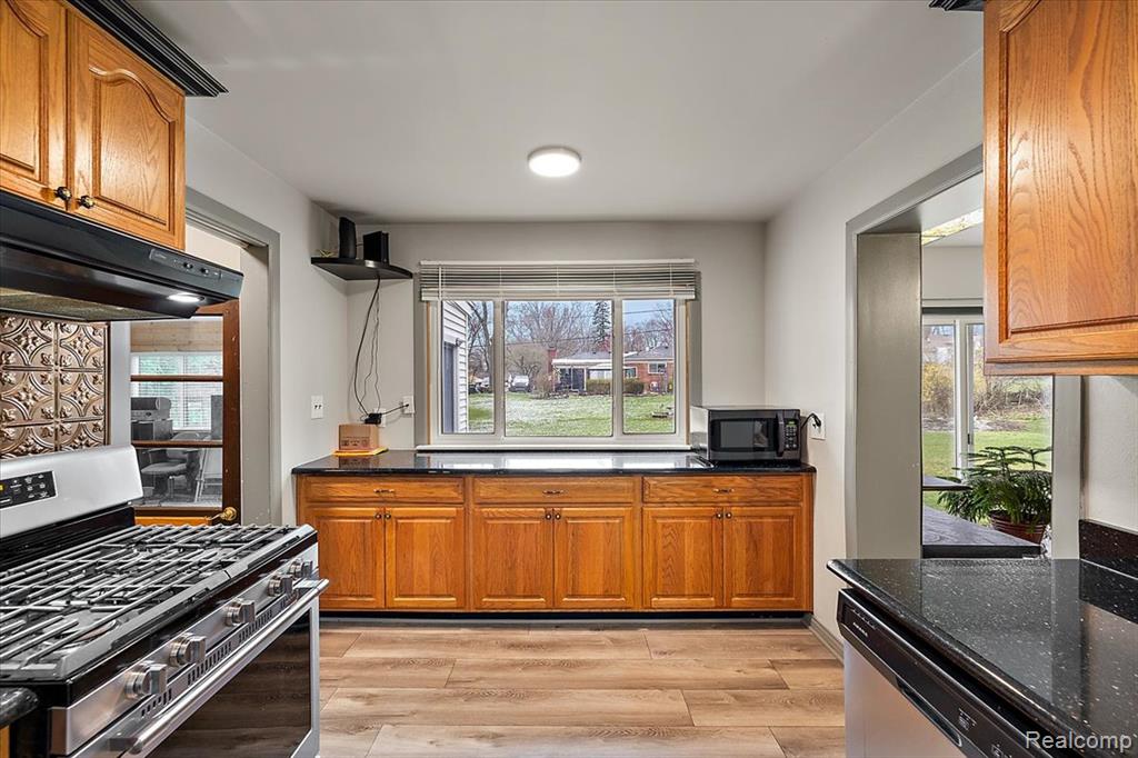 28333 Bayberry Road Farmington, MI 48331 - Photo 10 of 53