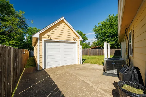 $225,000 | 827 Bell Drive, Euless, TX 76039