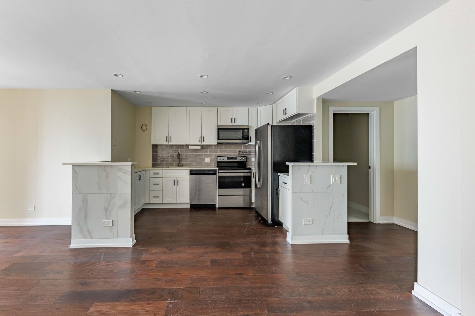 40 East 9th Street, Unit 1804 Chicago, IL 60605 - Photo 6 of 19