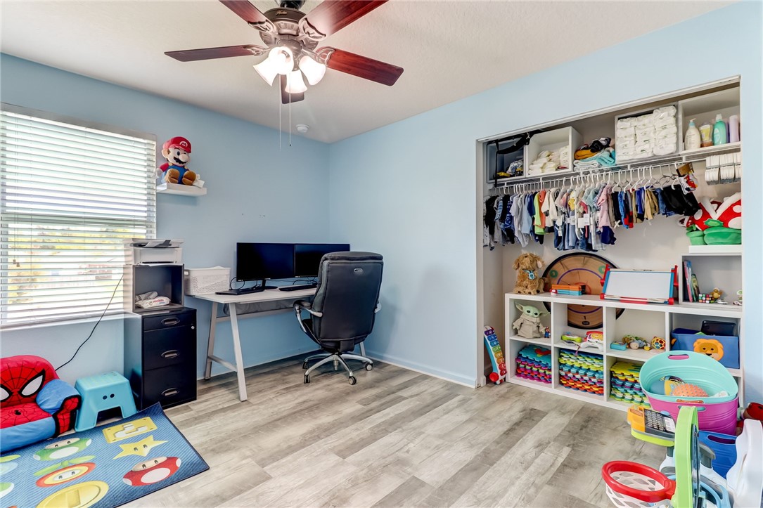 45170 Dutton Way Callahan, FL 32011 - Photo 20 of 35 a workspace with furniture and toys