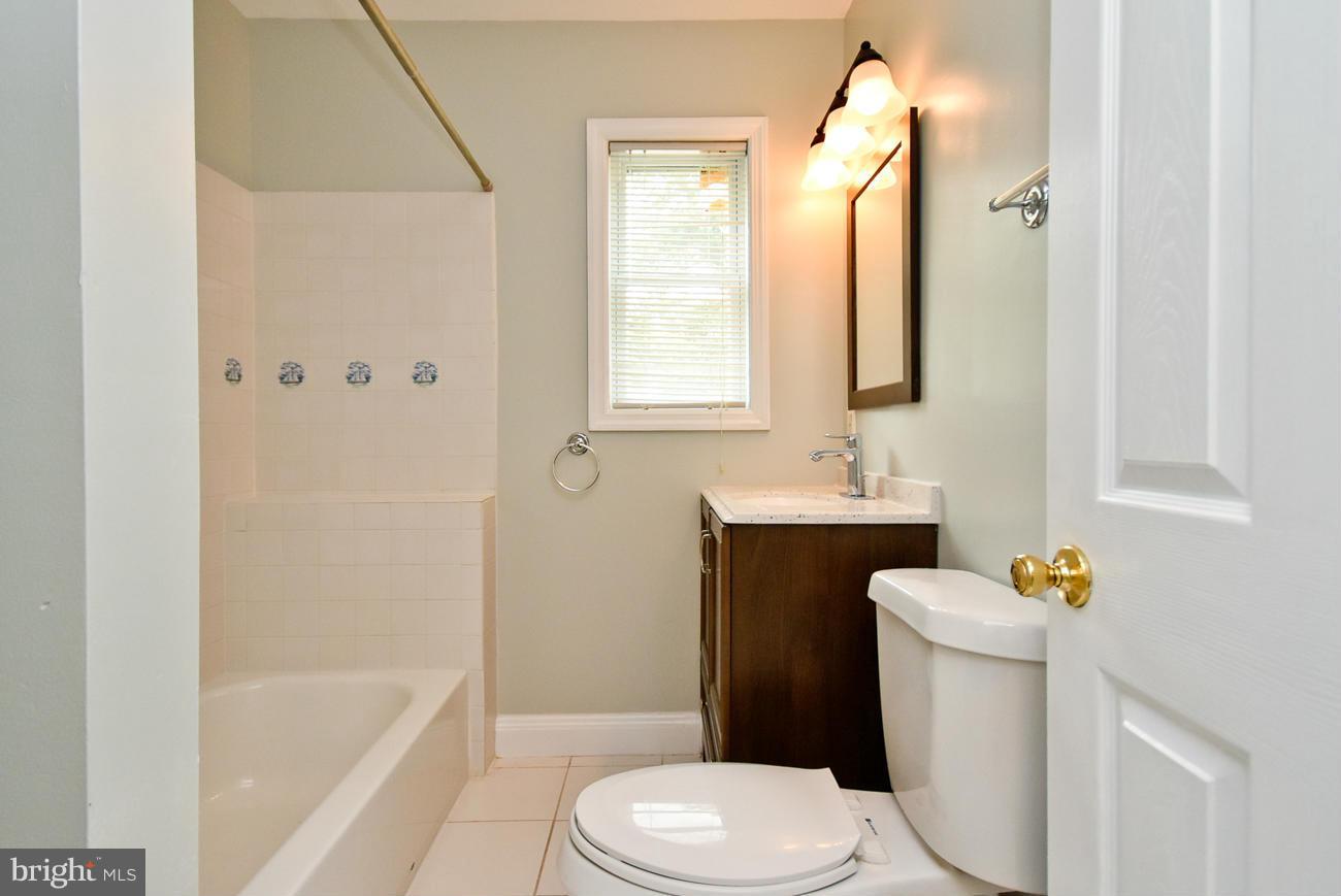 2910 Weisman Road Silver Spring, MD 20902 - Photo 20 of 29 Bath (Master)