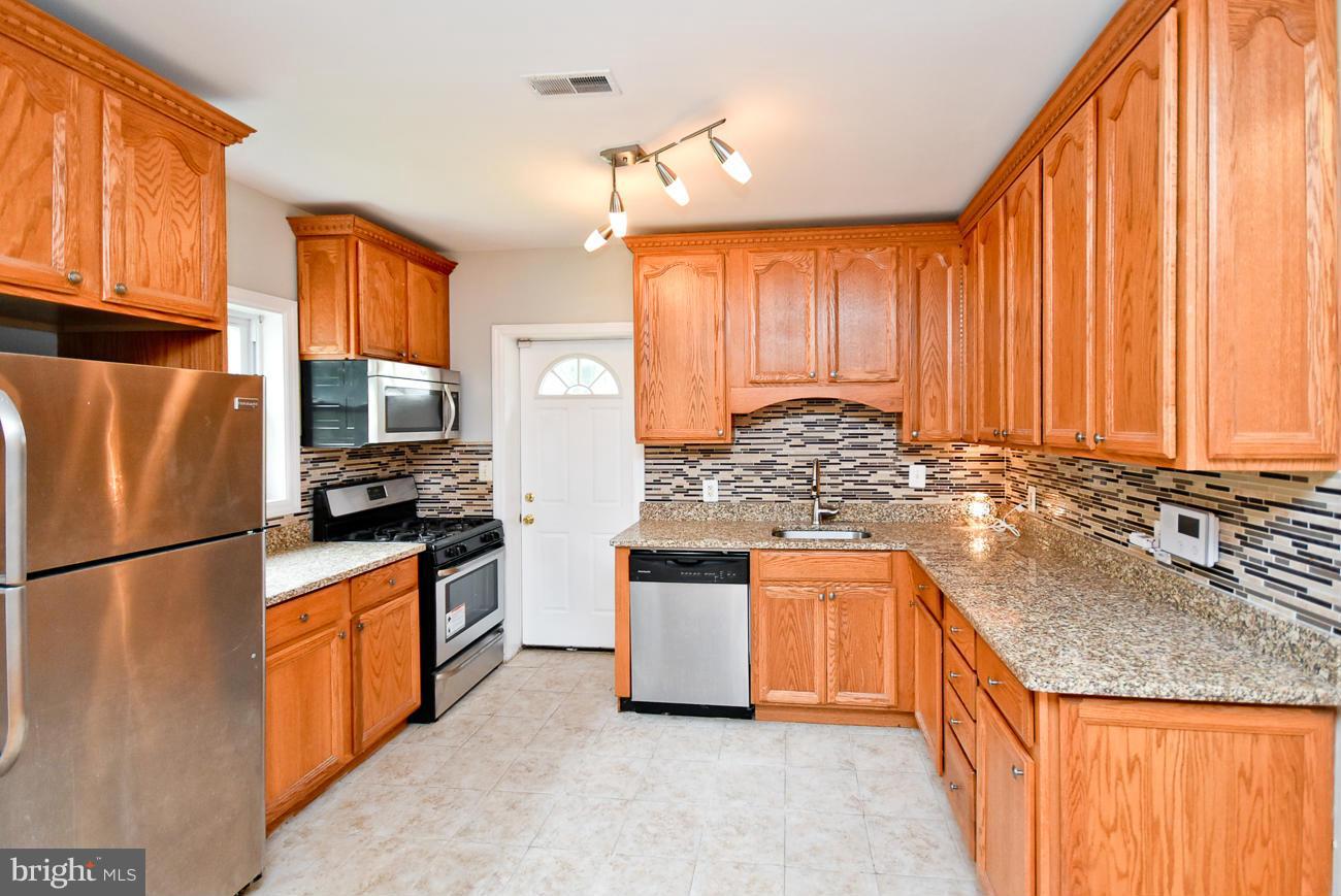 2910 Weisman Road Silver Spring, MD 20902 - Photo 7 of 29 Kitchen