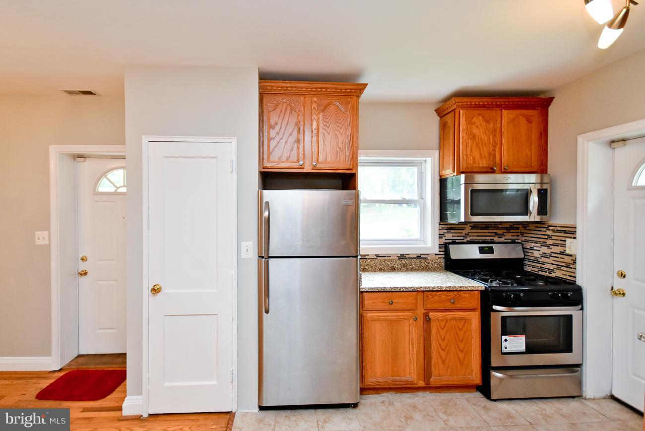 2910 Weisman Road Silver Spring, MD 20902 - Photo 8 of 29 Kitchen