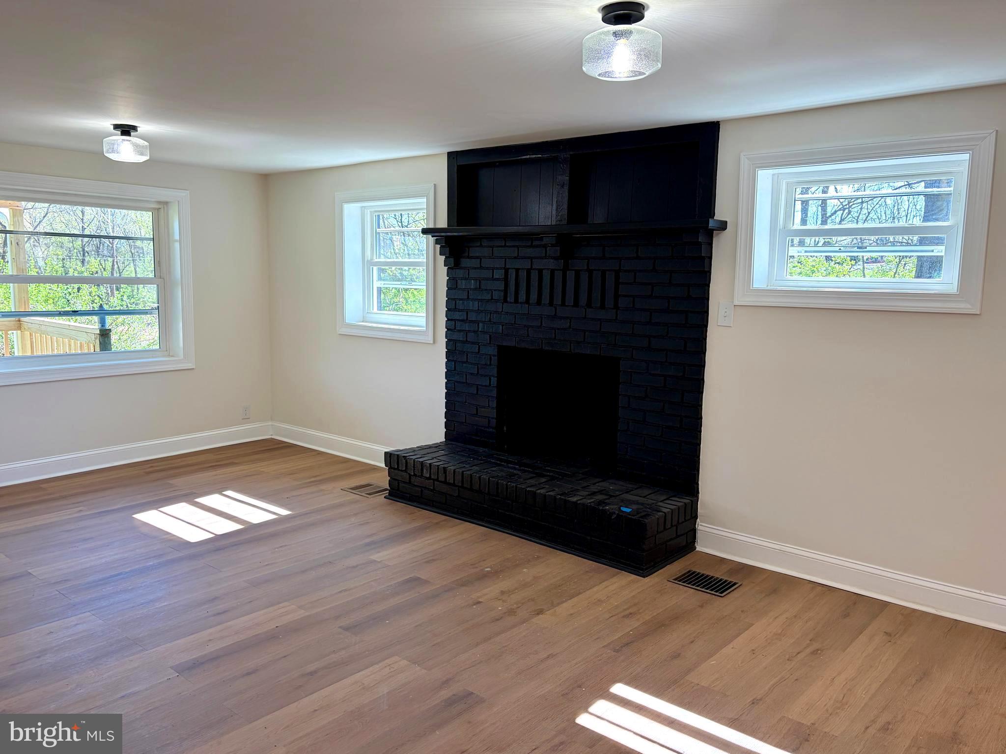 2504 Little Georgetown Road Hedgesville, WV 25427 - Photo 7 of 19 Living room