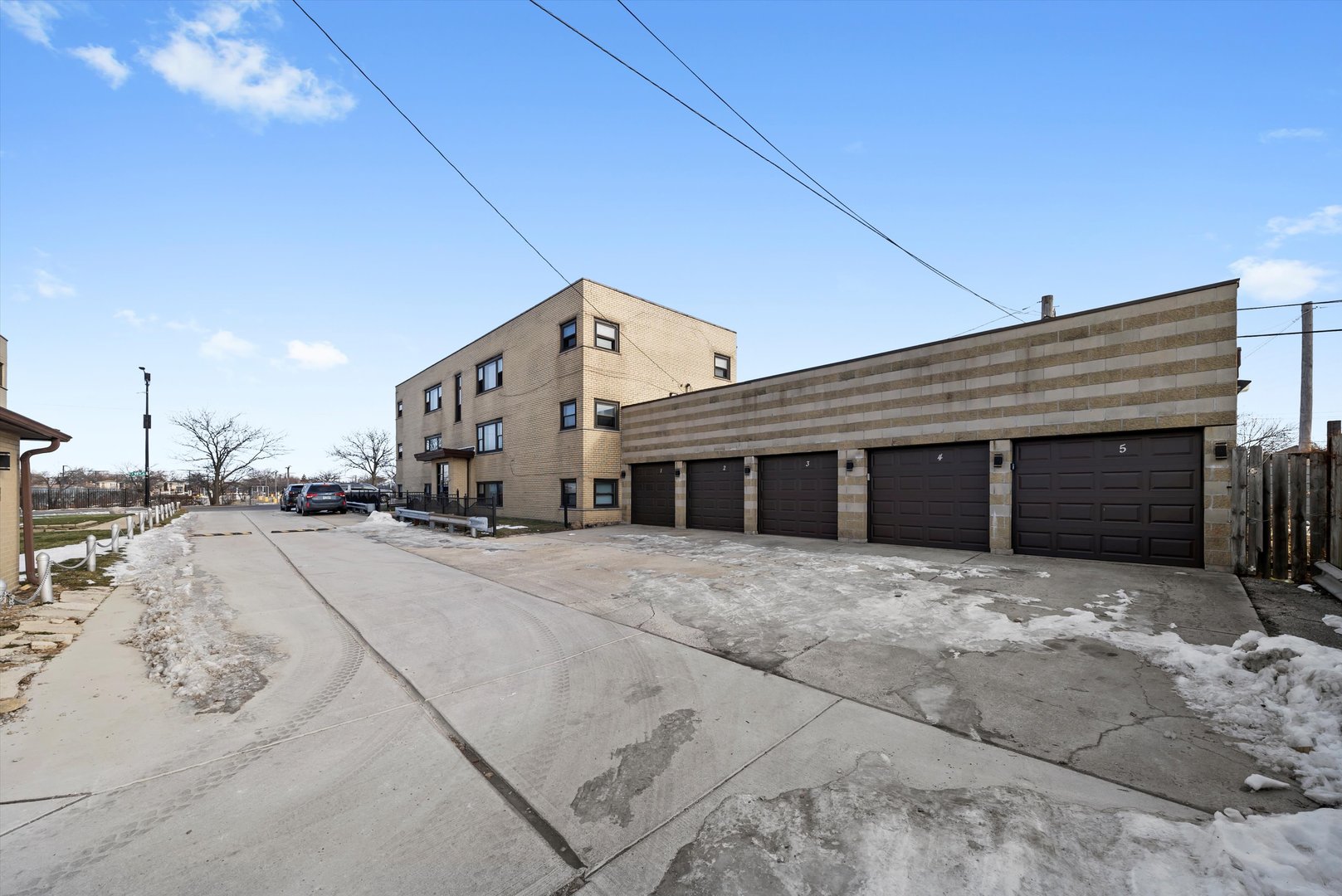 5701 West 55th Street, Unit 1S Chicago, IL 60638 - Photo 15 of 18 a view of a house
