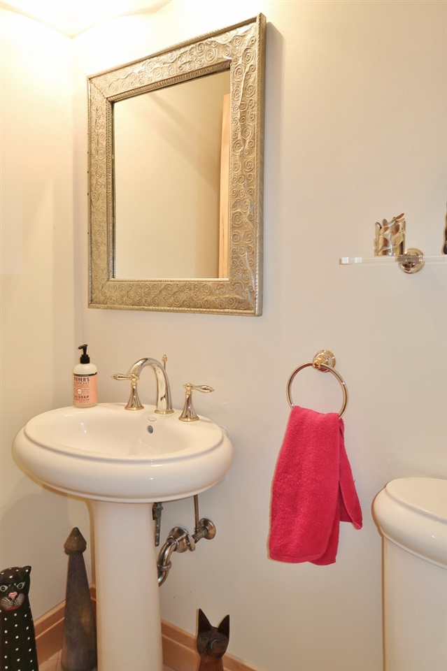 8607 South Lakeview Road Traverse City, MI 49684 - Photo 27 of 59 1847876-26.JPG