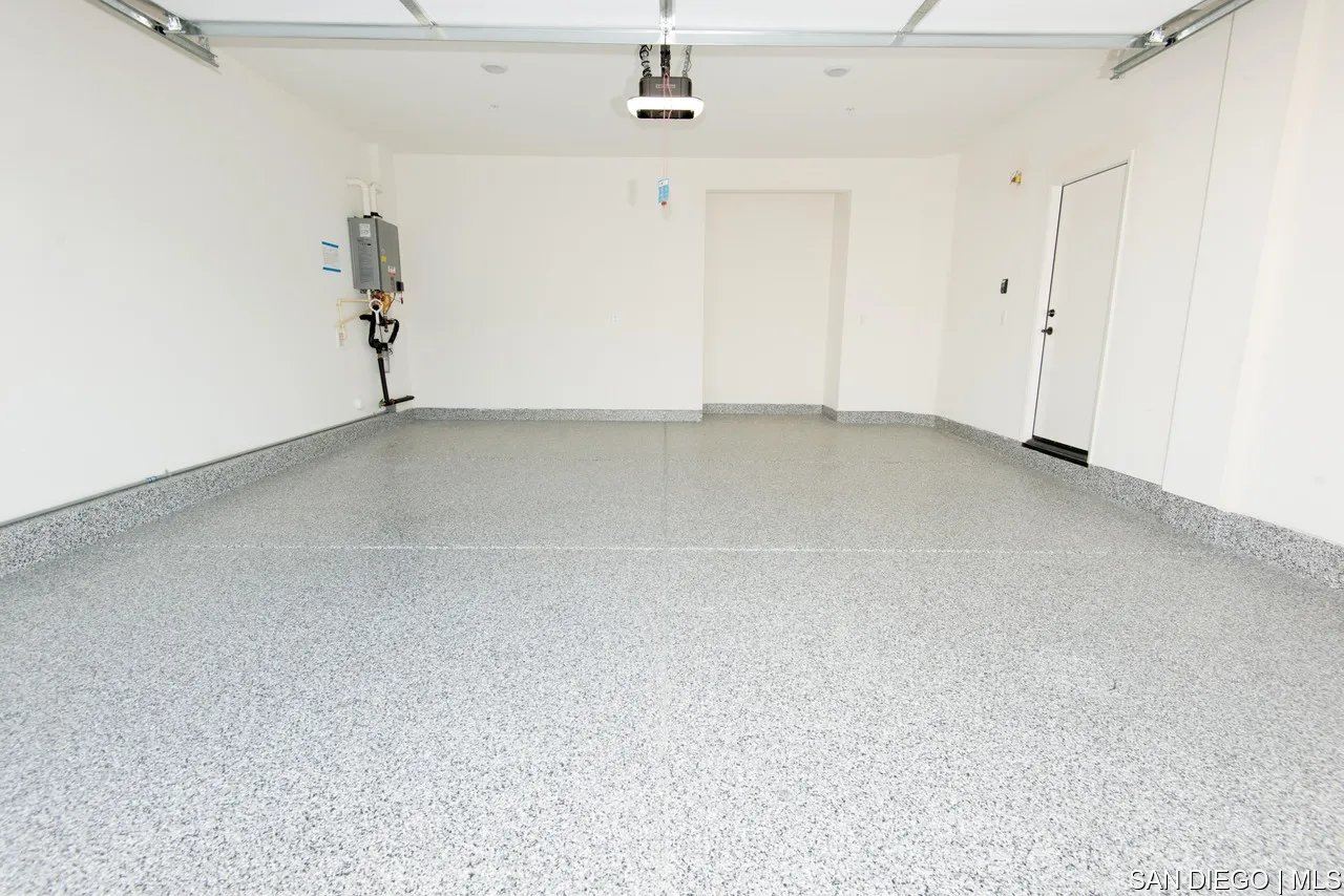 229 Paddock Lane Fallbrook, CA 92028 - Photo 28 of 33 an empty room with a ceiling fan