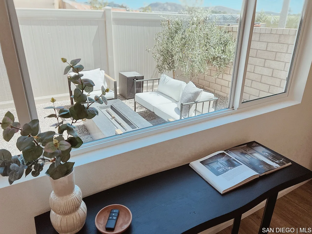 229 Paddock Lane Fallbrook, CA 92028 - Photo 6 of 33 a view of workspace with a window