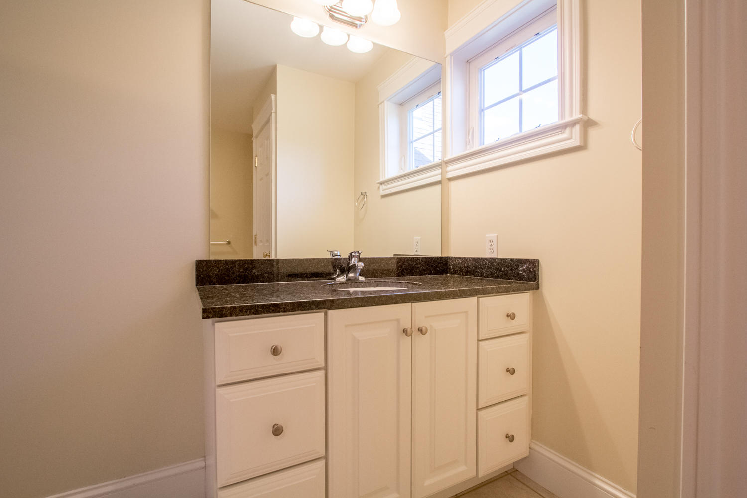 89 Ridge Road, Unit 19 Portland, ME 04103 - Photo 39 of 61 Guest Bathroom