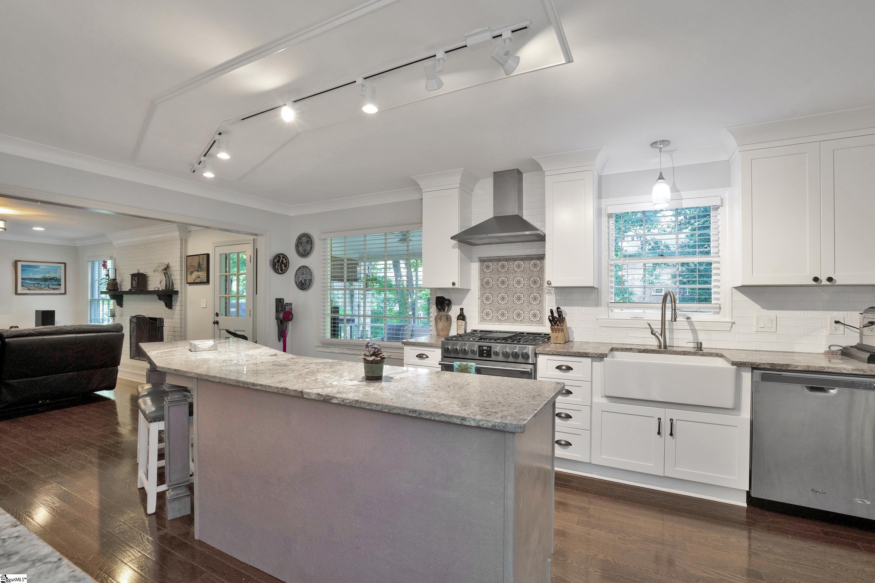 202 Oak Ridge Court Greer, SC 29650 - Photo 11 of 35 Gallery Image 11