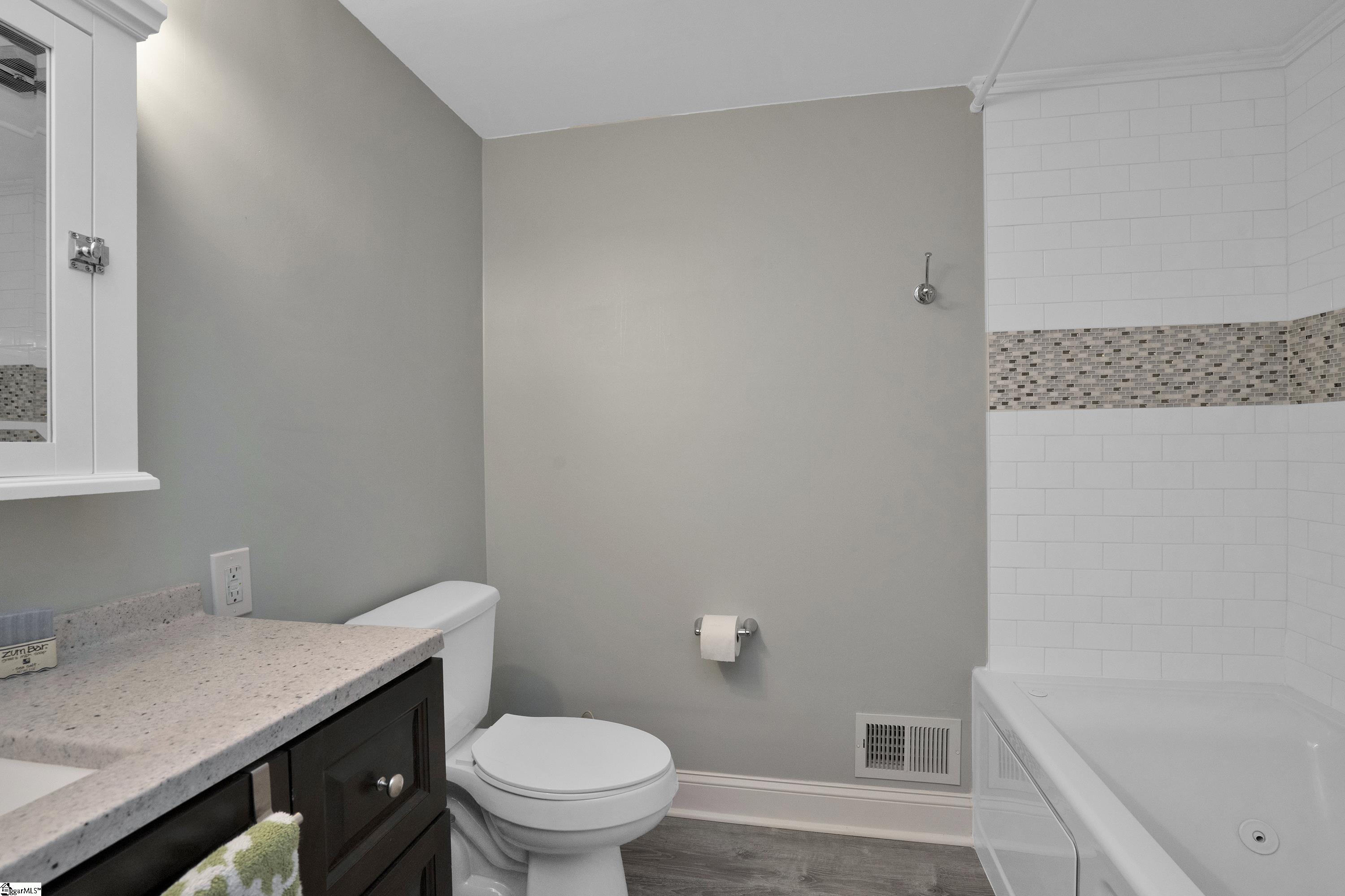 202 Oak Ridge Court Greer, SC 29650 - Photo 25 of 35 Gallery Image 25