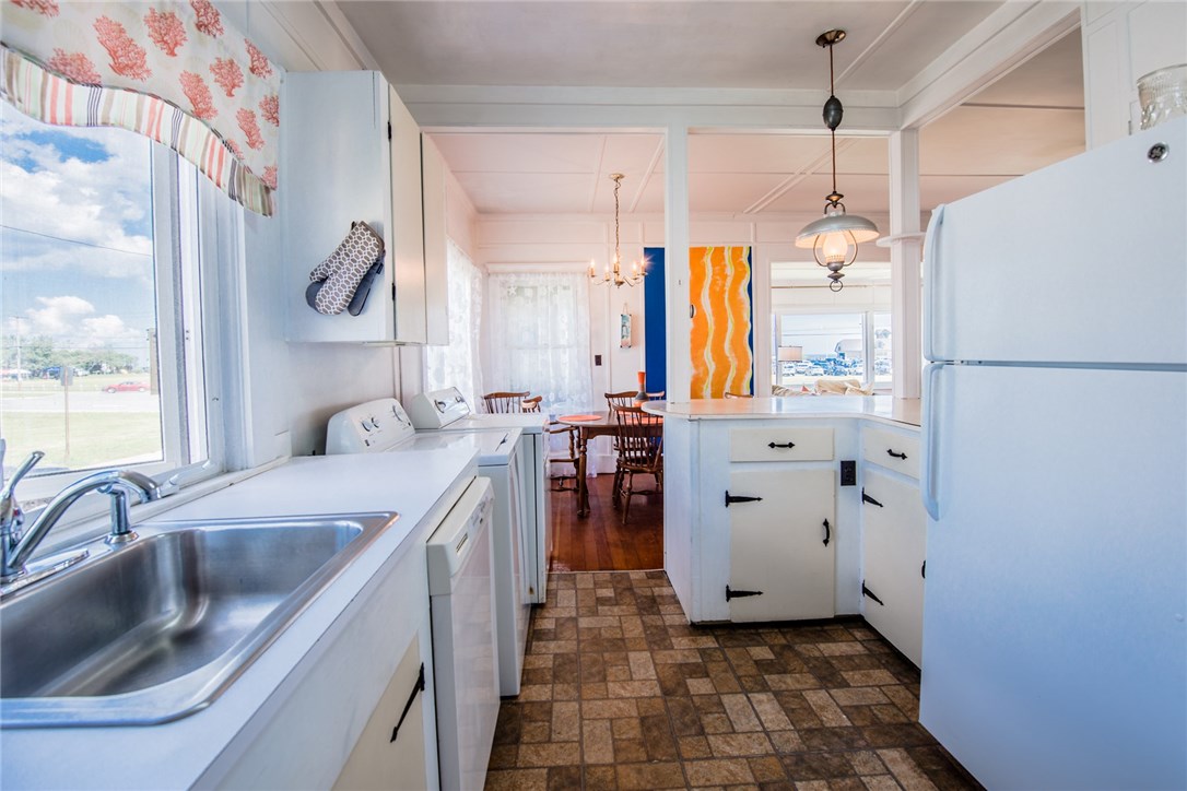 2 Elizabeth Road Narragansett, RI 02882 - Photo 16 of 38 Kitchen