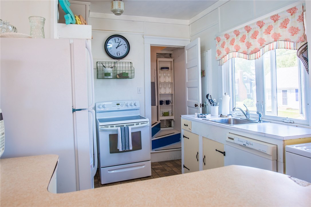 2 Elizabeth Road Narragansett, RI 02882 - Photo 18 of 38 Sun Filled Kitchen