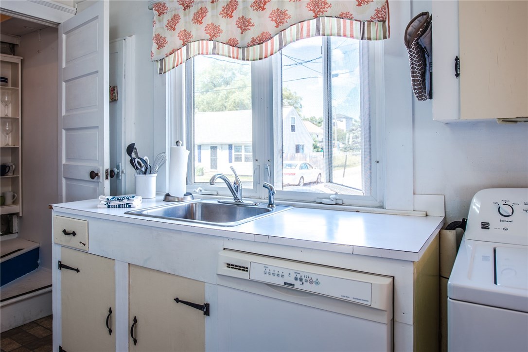 2 Elizabeth Road Narragansett, RI 02882 - Photo 19 of 38 Kitchen