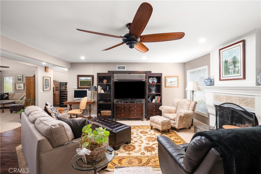 5051 Victoria Avenue Riverside, CA 92506 - Photo 12 of 45 family room