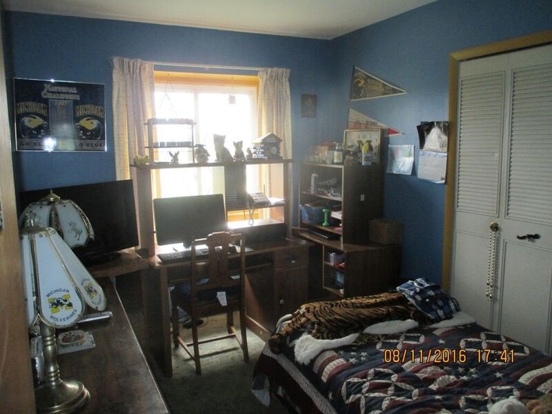 2664 North Hickory Road Owosso, MI 48867 - Photo 9 of 19 31300462-8.JPG
