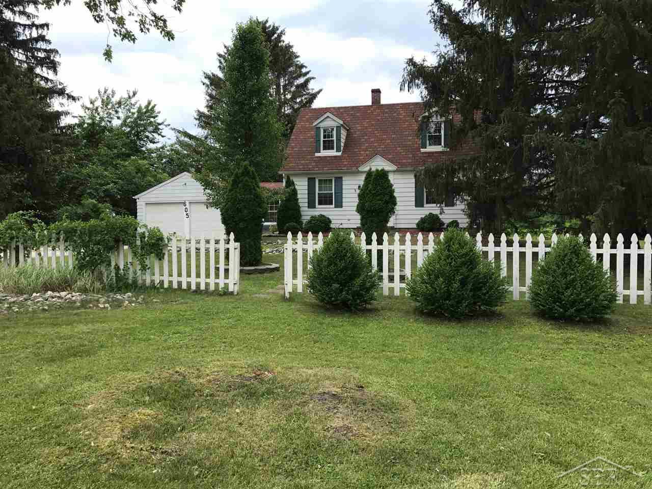 605 North Miller Road Saginaw, MI 48609 - Photo 6 of 59 31324142-5.JPG