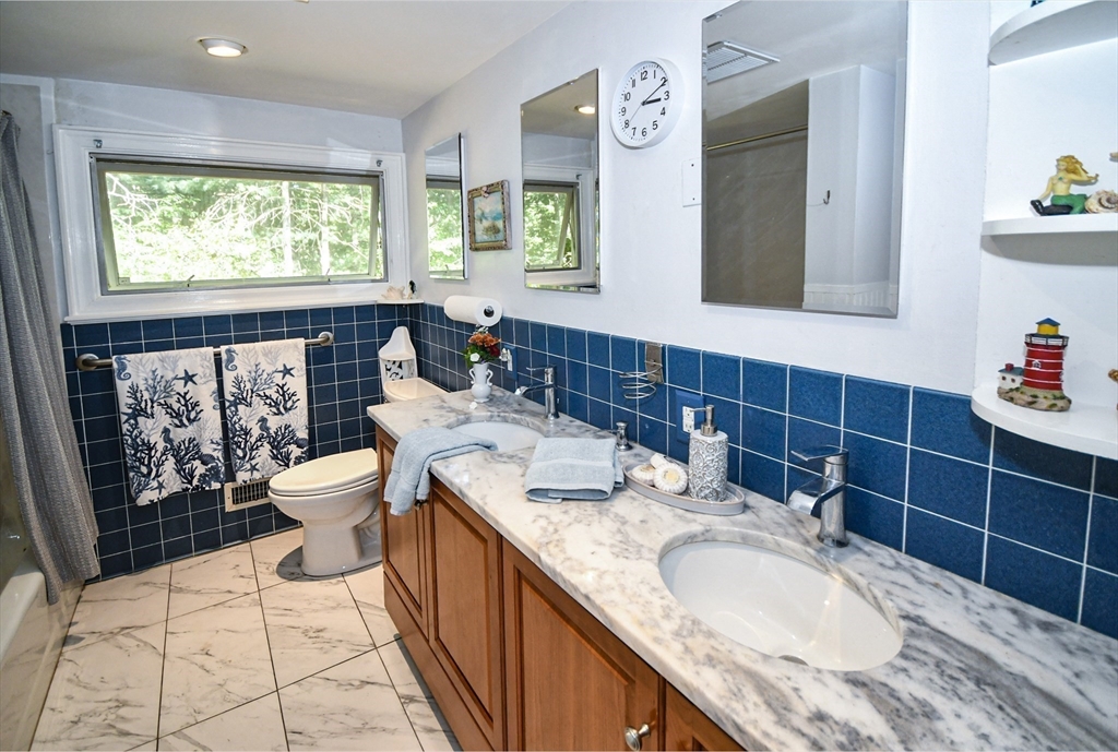 113 Jenkins Road Andover, MA 01810 - Photo 4 of 5 Gallery Image 4