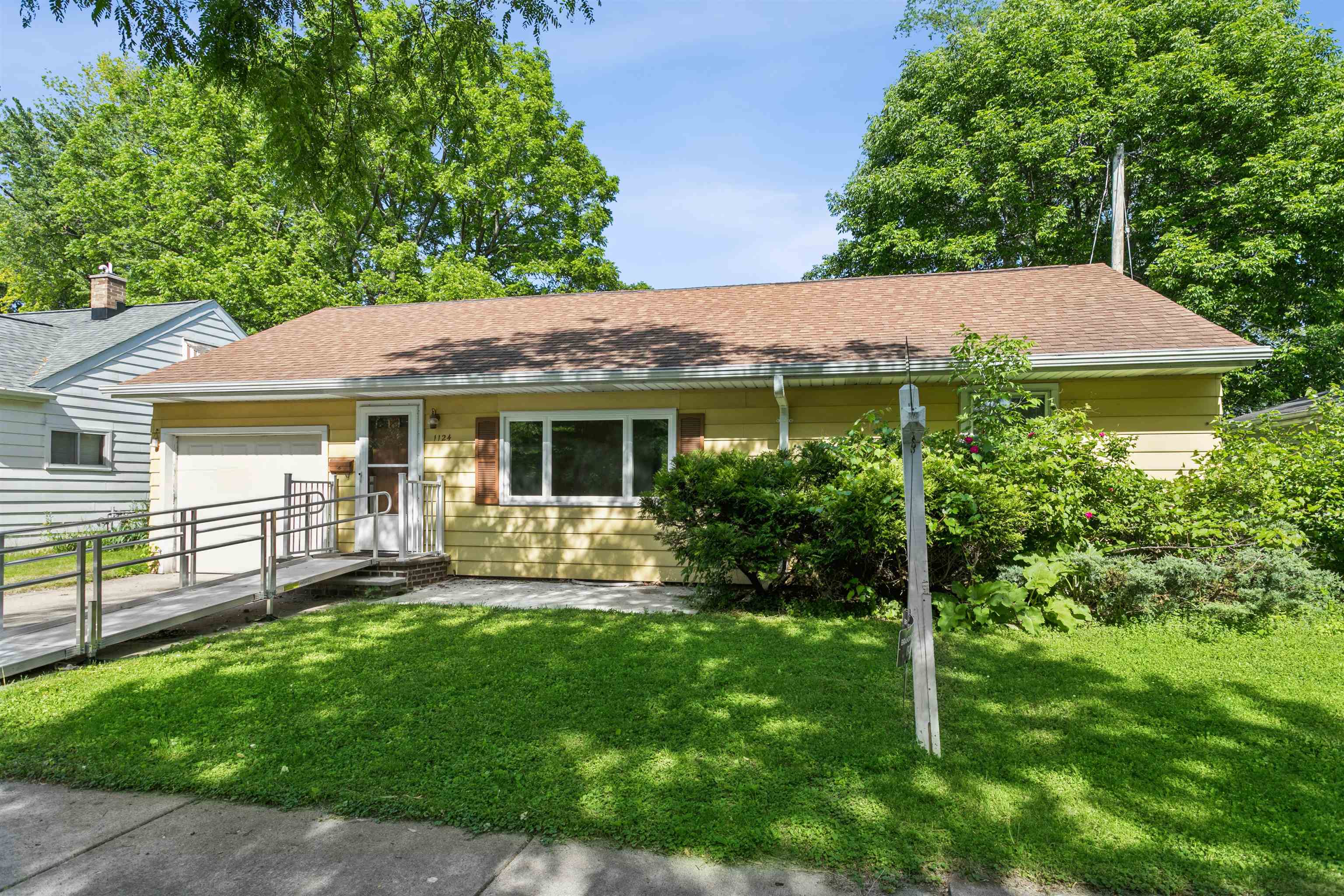 1124 Wisconsin Court Appleton, WI 54911 - Photo 2 of 15