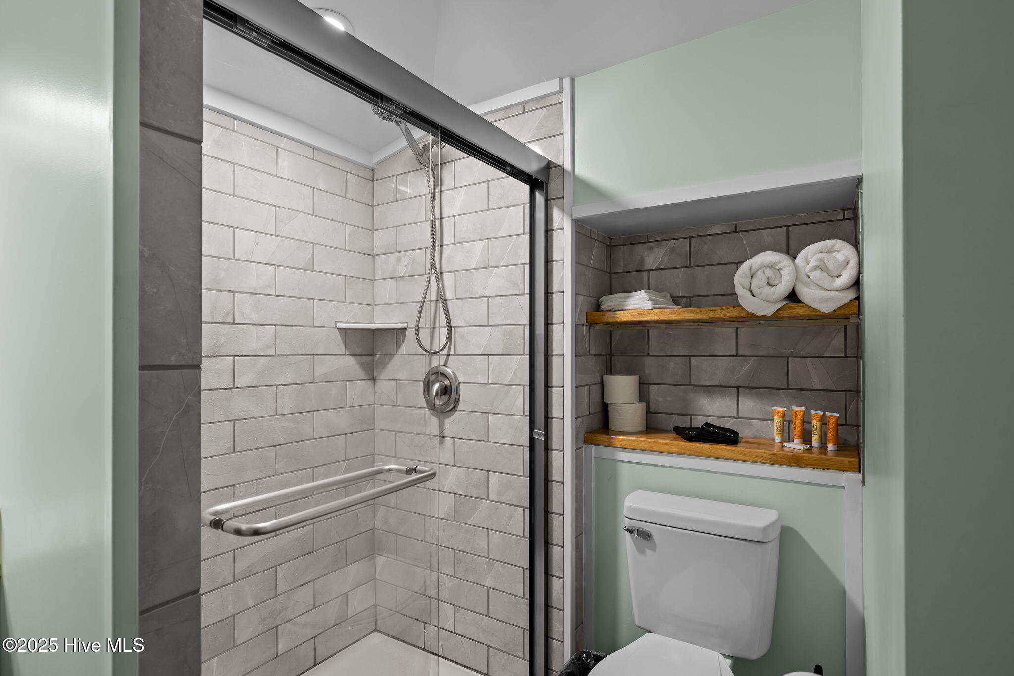 501 Bridges Street, Unit B Morehead City, NC 28557 - Photo 13 of 33 26-web-or-mls-1S3A0363