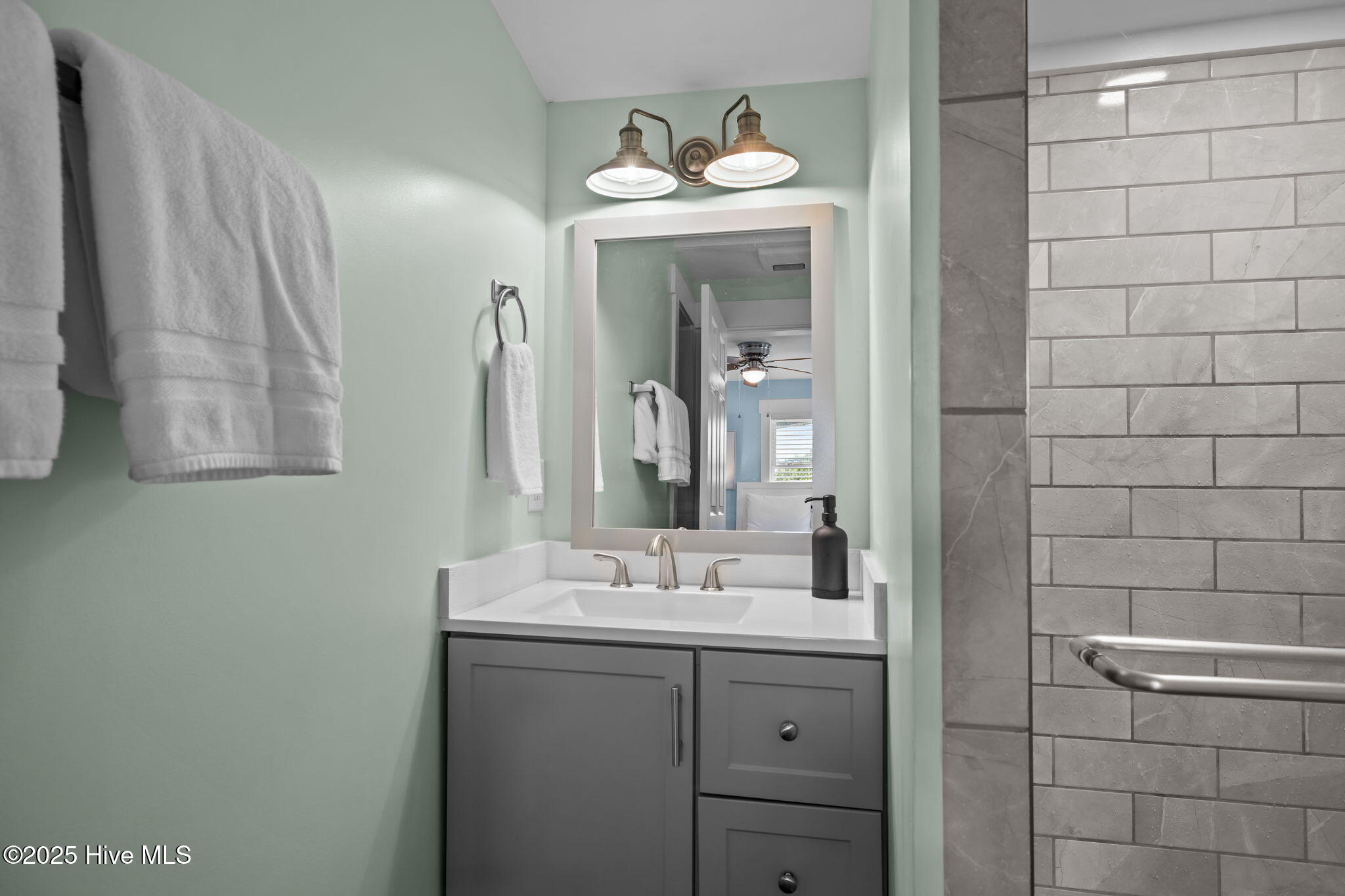 501 Bridges Street, Unit B Morehead City, NC 28557 - Photo 14 of 33 27-web-or-mls-1S3A0372