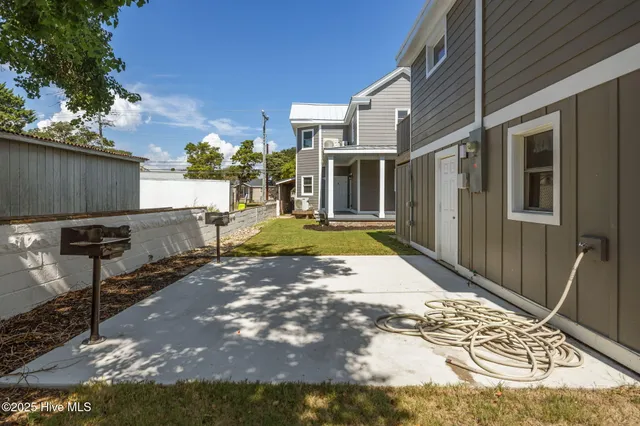 $2,000 | 501 Bridges Street, Unit B, Morehead City, NC 28557