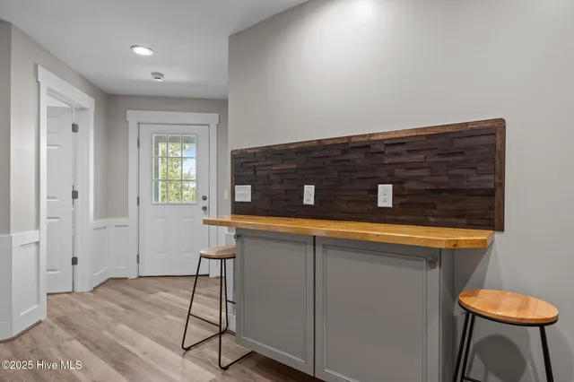 $2,000 | 501 Bridges Street, Unit B, Morehead City, NC 28557