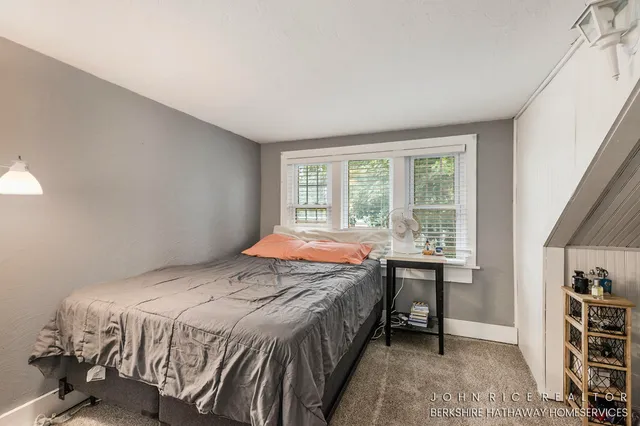 $325,000 | 107 South Main Street, Rockford, MI 49341