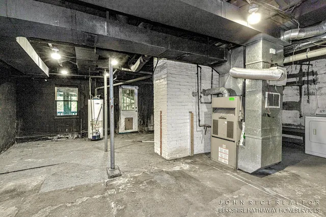 $325,000 | 107 South Main Street, Rockford, MI 49341