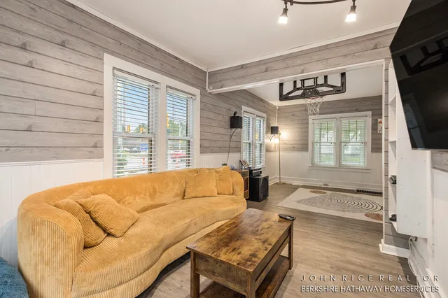 $325,000 | 107 South Main Street, Rockford, MI 49341