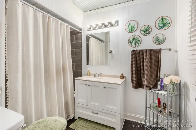 $325,000 | 107 South Main Street, Rockford, MI 49341