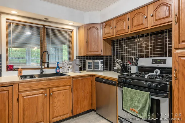 $325,000 | 107 South Main Street, Rockford, MI 49341