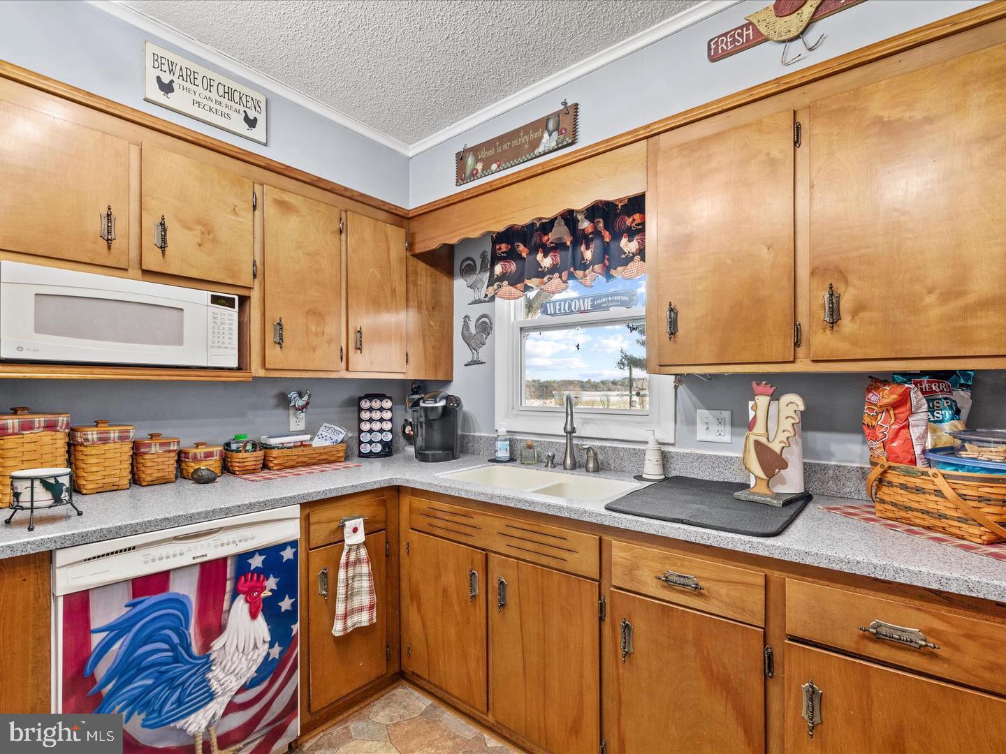 7132 Airport Road Laurel, DE 19956 - Photo 20 of 37 a kitchen with stainless steel appliances a sink and cabinets