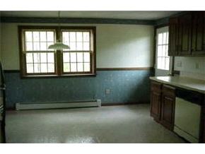1 B Maurice Road, Unit 2 Derry, NH 03038 - Photo 3 of 4