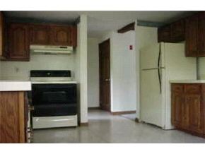 1 B Maurice Road, Unit 2 Derry, NH 03038 - Photo 4 of 4