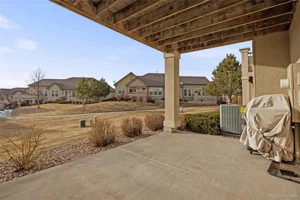 a view of houses with a yard